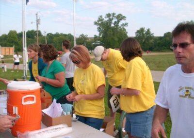 people signing in for the marathon